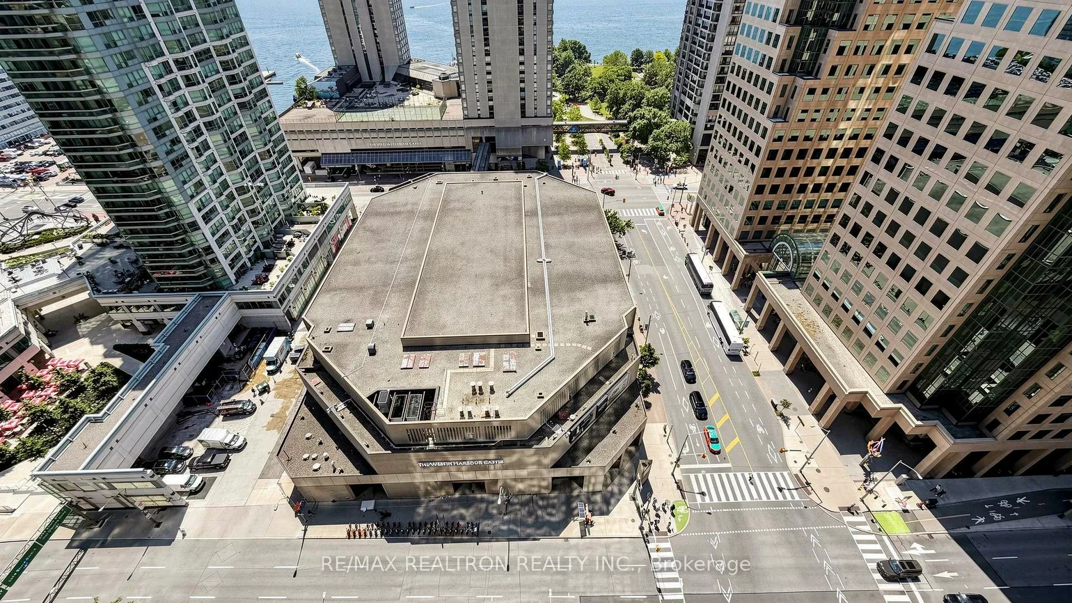 33, Bay, Waterfront Communities C1, Toronto