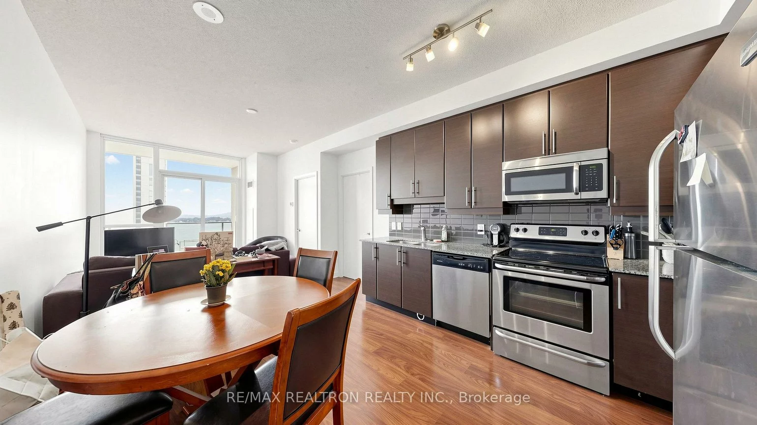 33, Bay, Waterfront Communities C1, Toronto