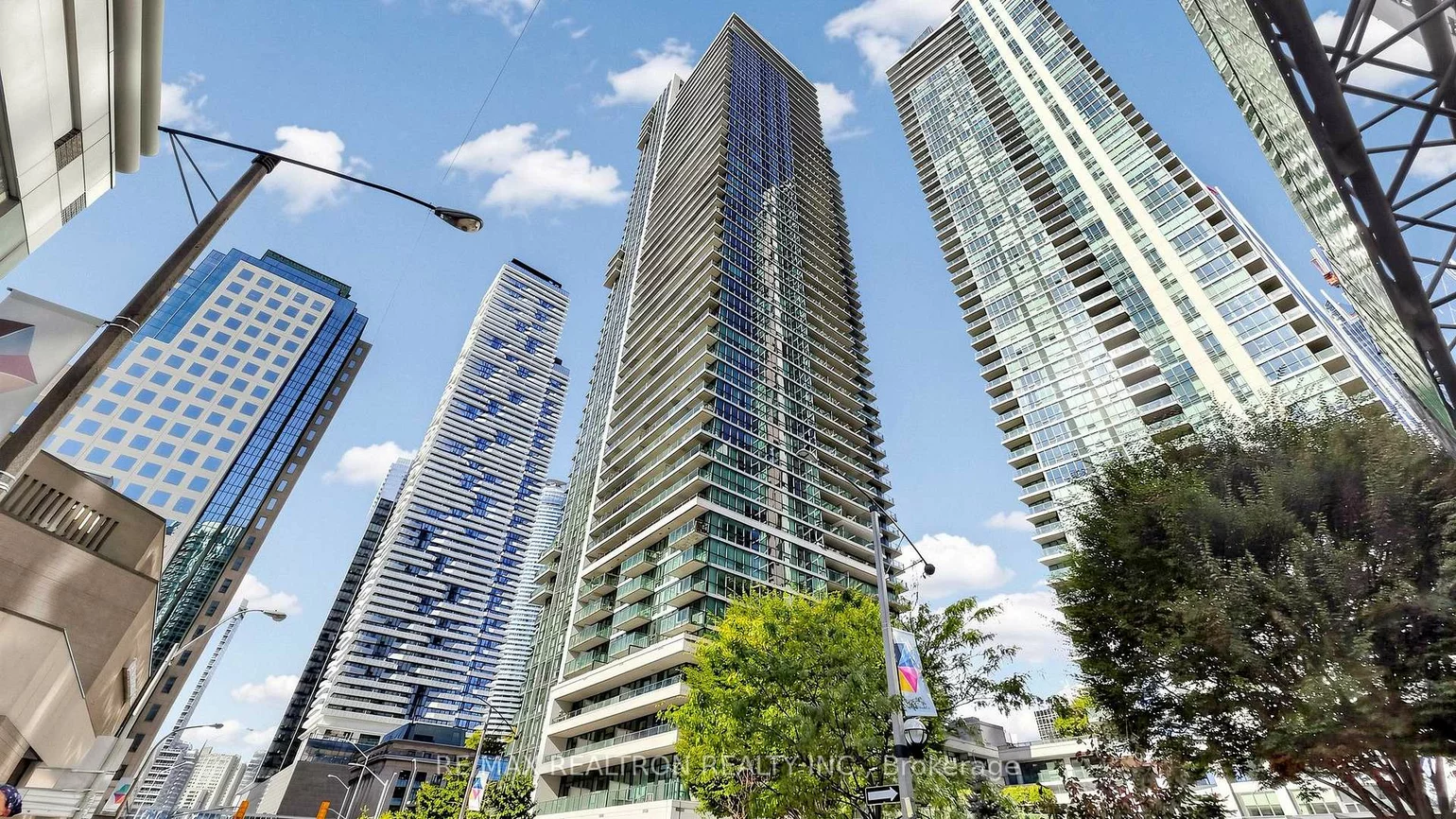 33, Bay, Waterfront Communities C1, Toronto