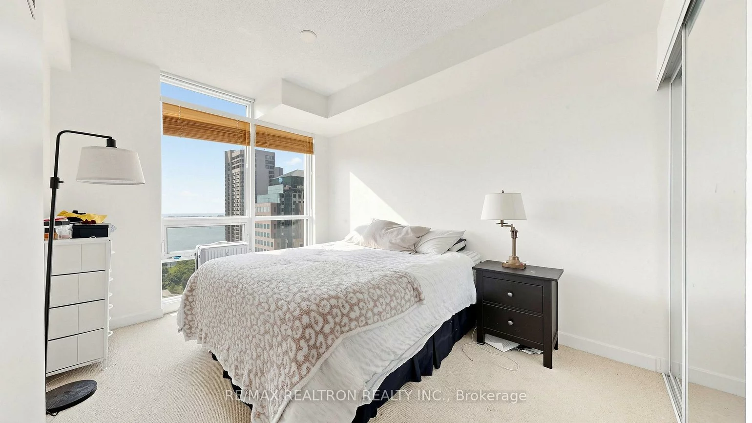 33, Bay, Waterfront Communities C1, Toronto