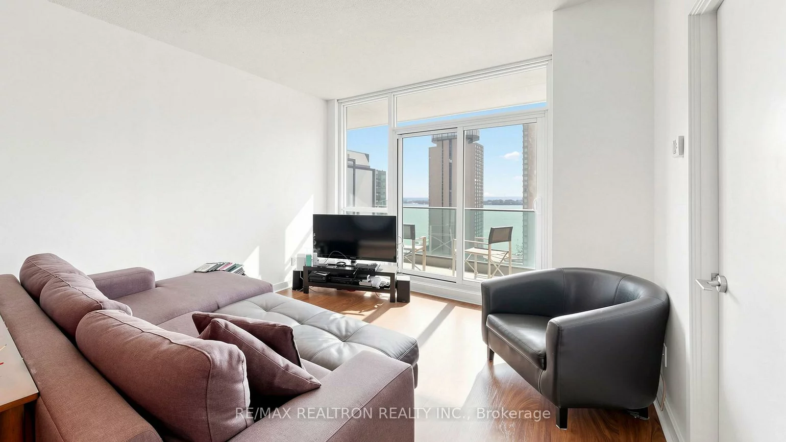 33, Bay, Waterfront Communities C1, Toronto