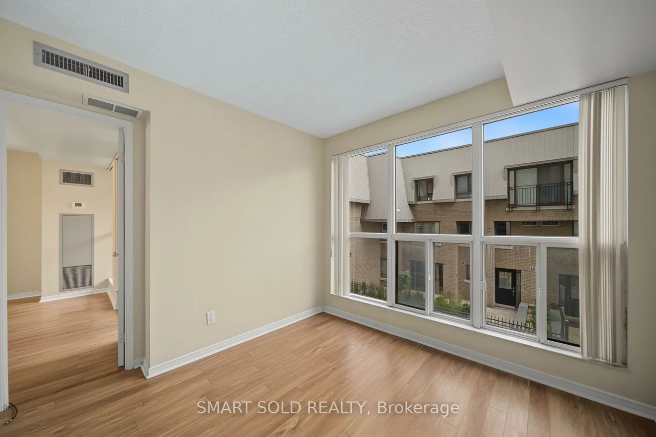 28, Hollywood, Willowdale East, Toronto