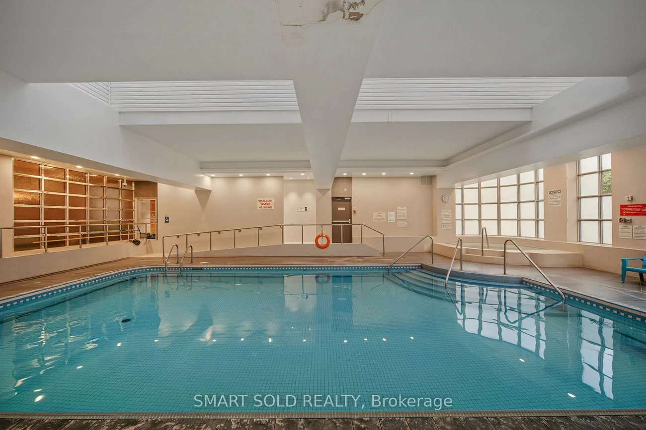 28, Hollywood, Willowdale East, Toronto
