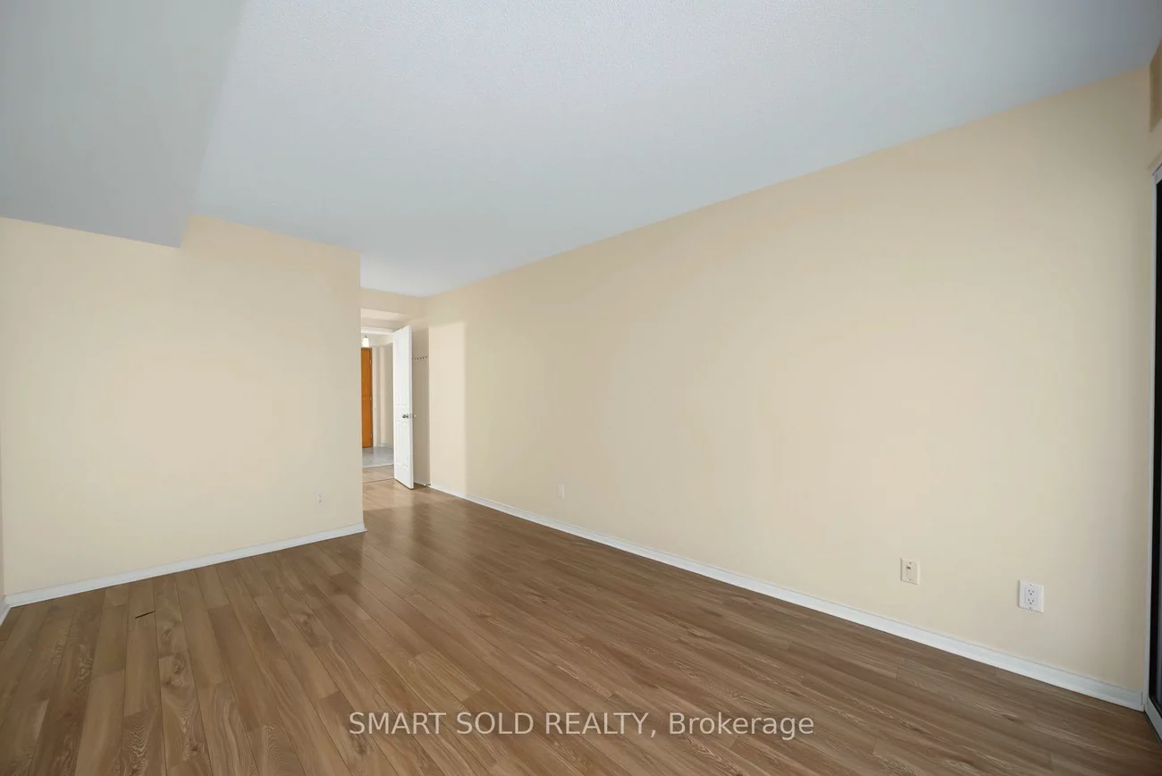 28, Hollywood, Willowdale East, Toronto