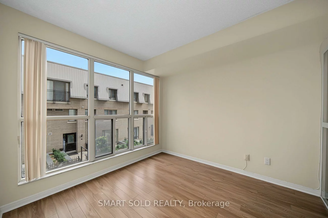 28, Hollywood, Willowdale East, Toronto