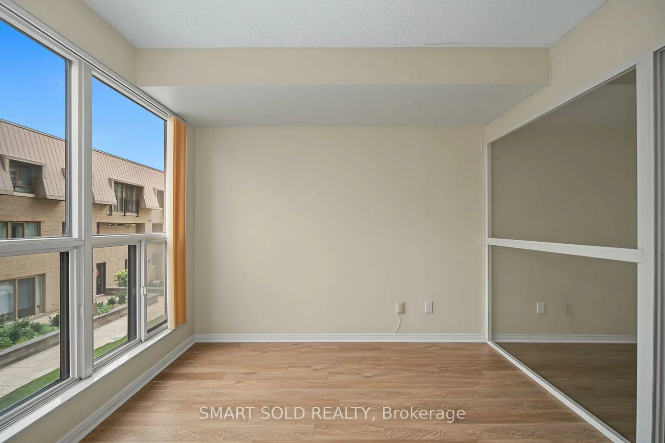 28, Hollywood, Willowdale East, Toronto