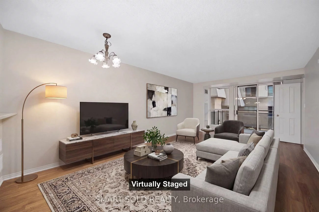 28, Hollywood, Willowdale East, Toronto