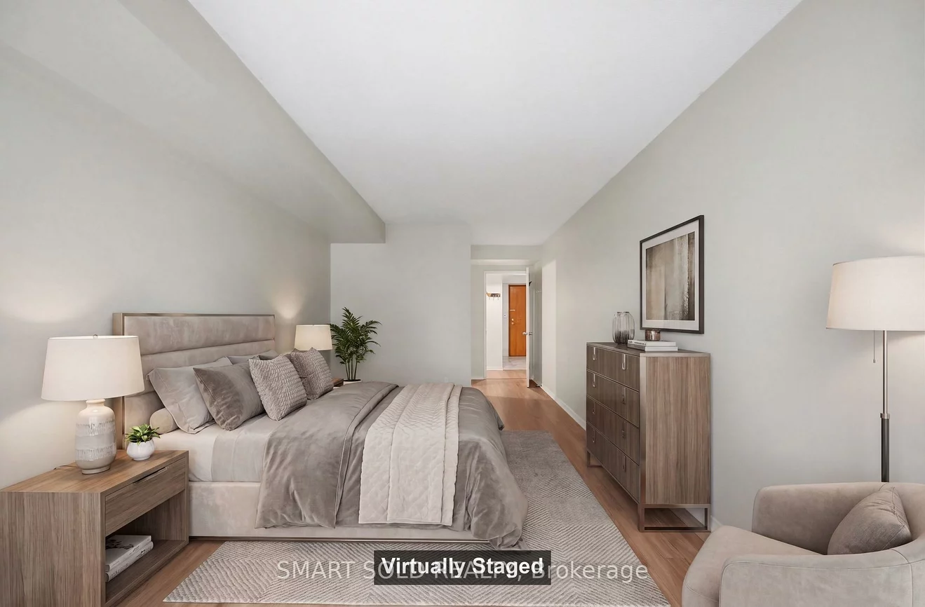 28, Hollywood, Willowdale East, Toronto