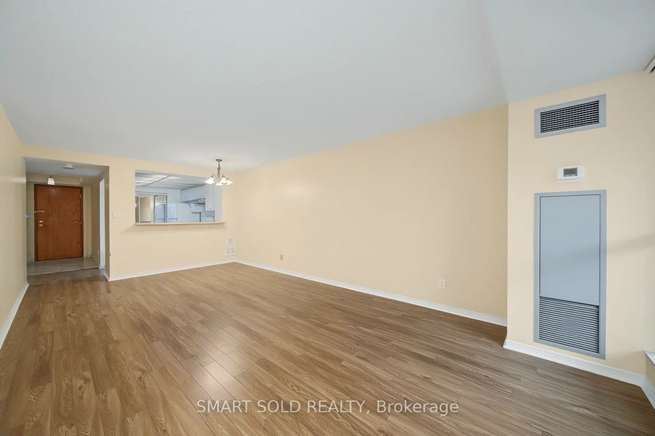 28, Hollywood, Willowdale East, Toronto