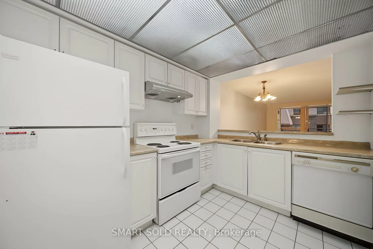 28, Hollywood, Willowdale East, Toronto