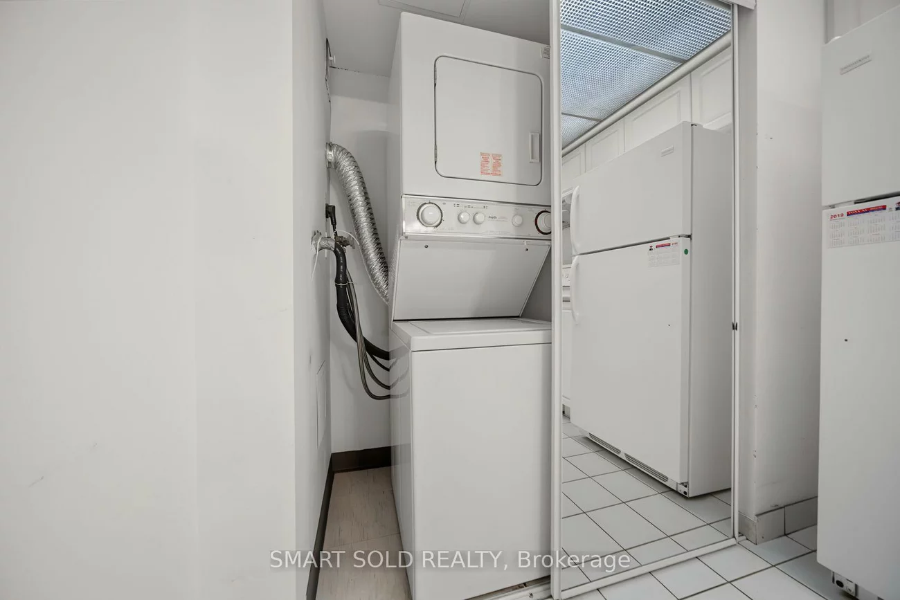 28, Hollywood, Willowdale East, Toronto