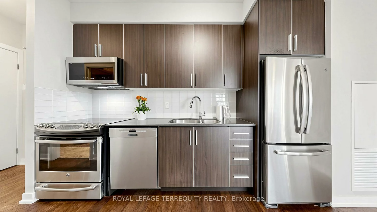 20, Bruyeres, Niagara, Toronto