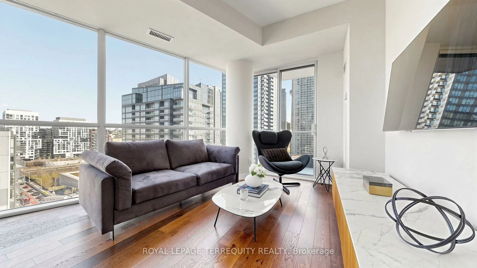 20, Bruyeres, Niagara, Toronto