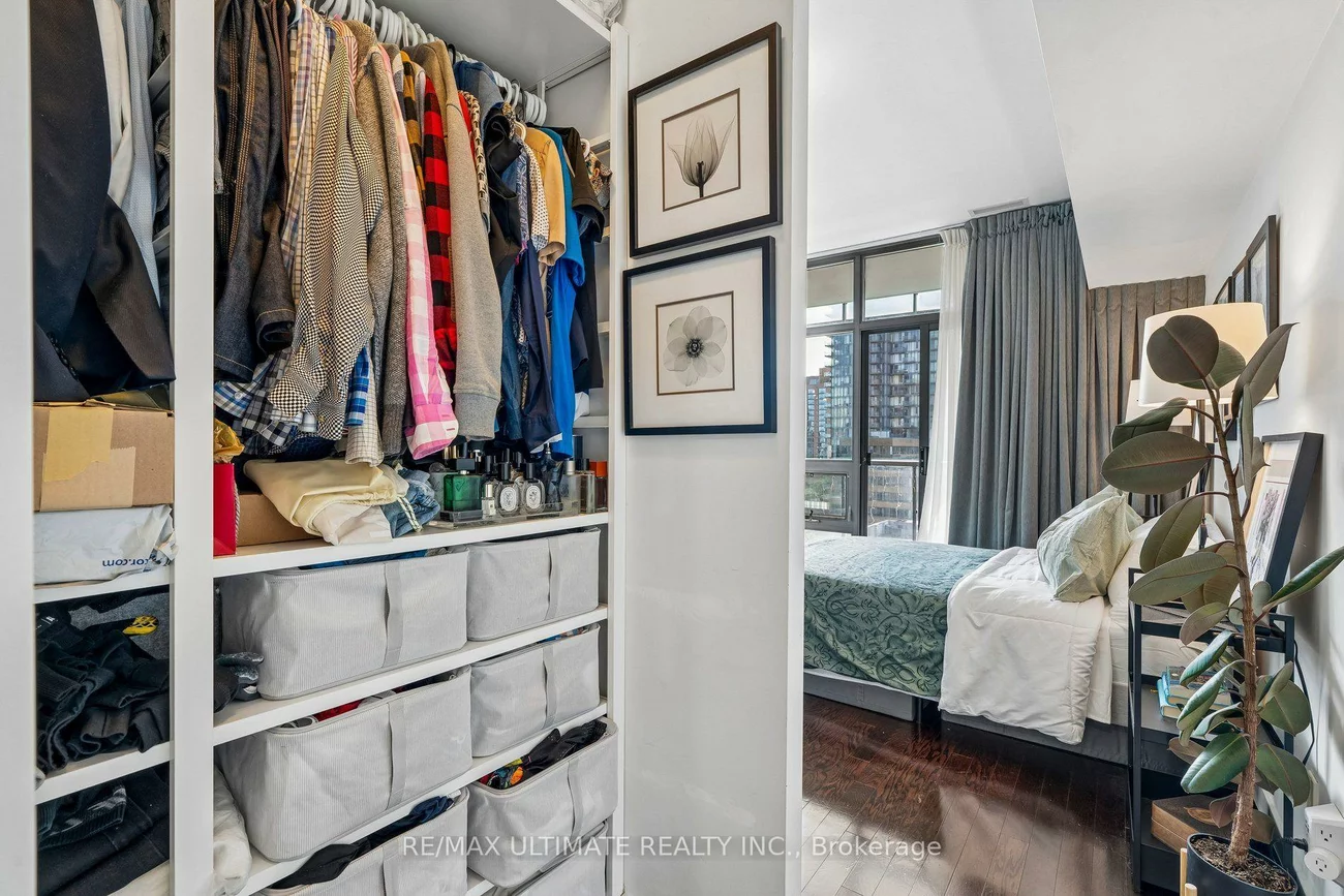 33, Charles, Church-Yonge Corridor, Toronto