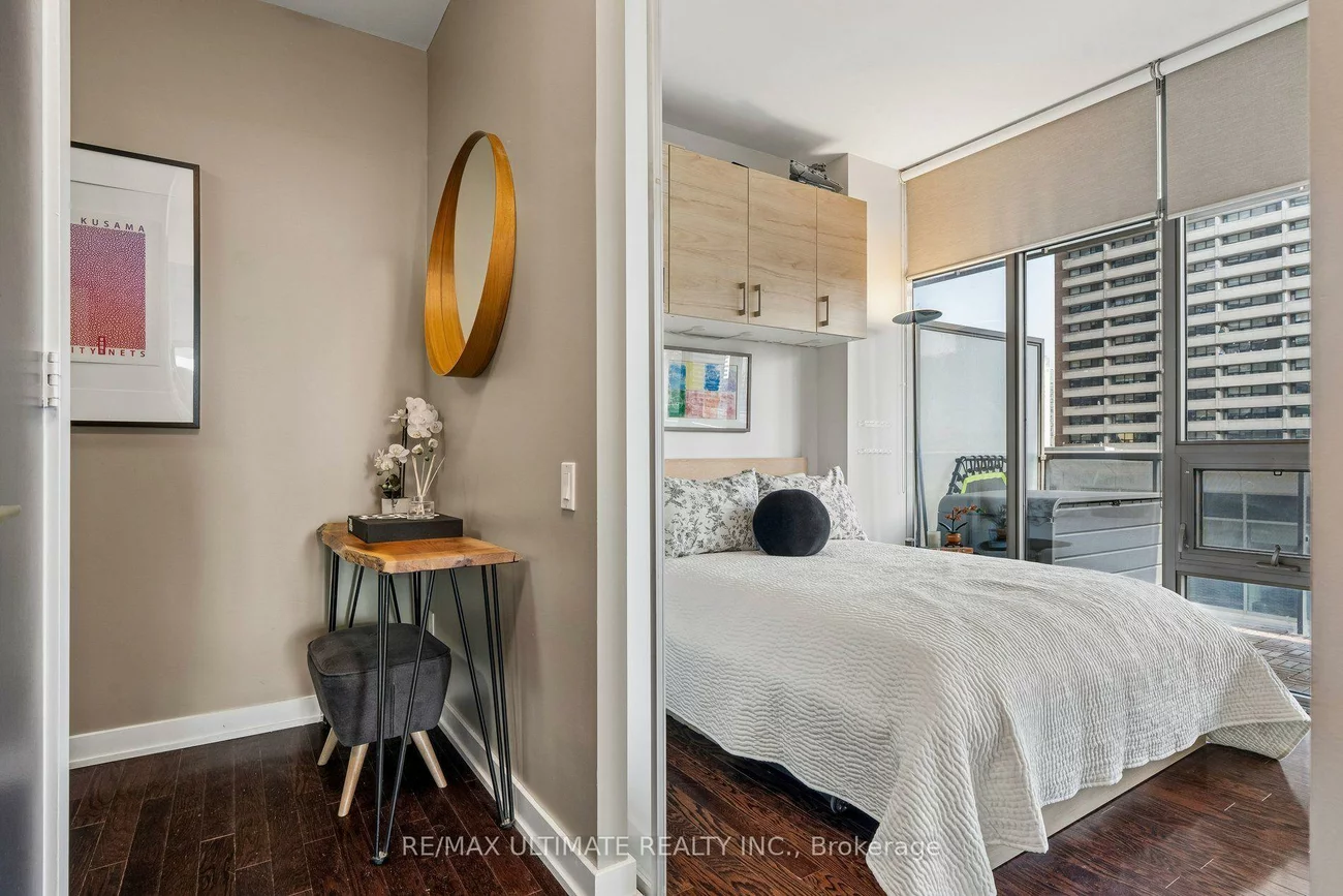 33, Charles, Church-Yonge Corridor, Toronto