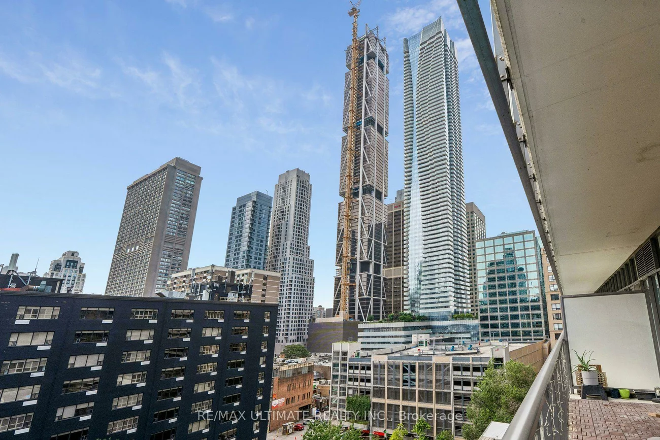 33, Charles, Church-Yonge Corridor, Toronto