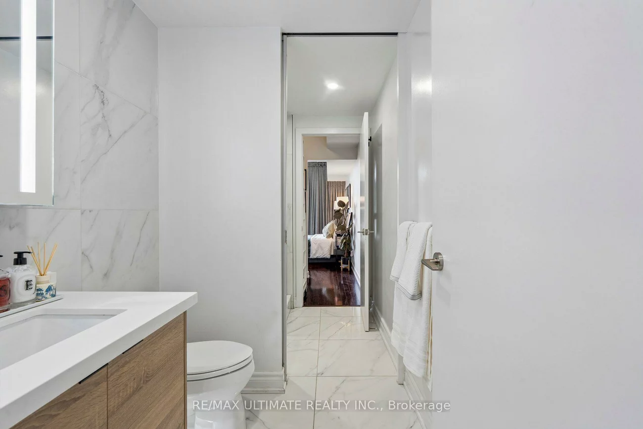 33, Charles, Church-Yonge Corridor, Toronto