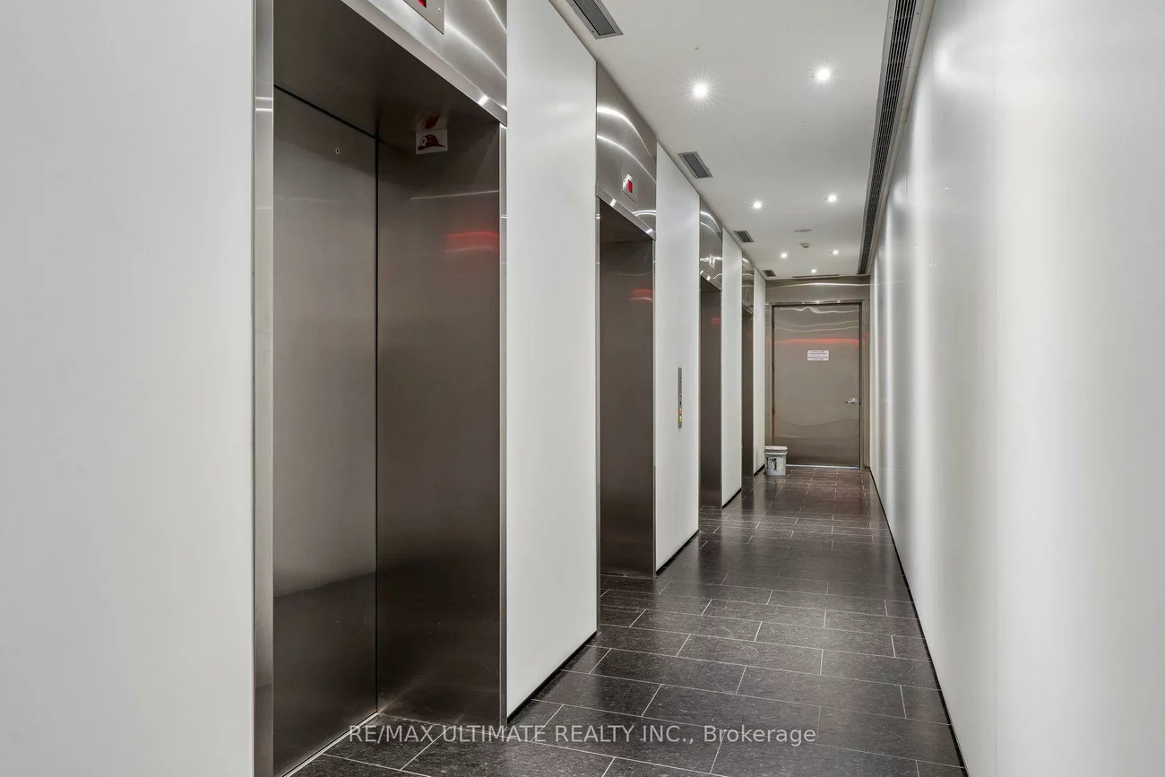 33, Charles, Church-Yonge Corridor, Toronto