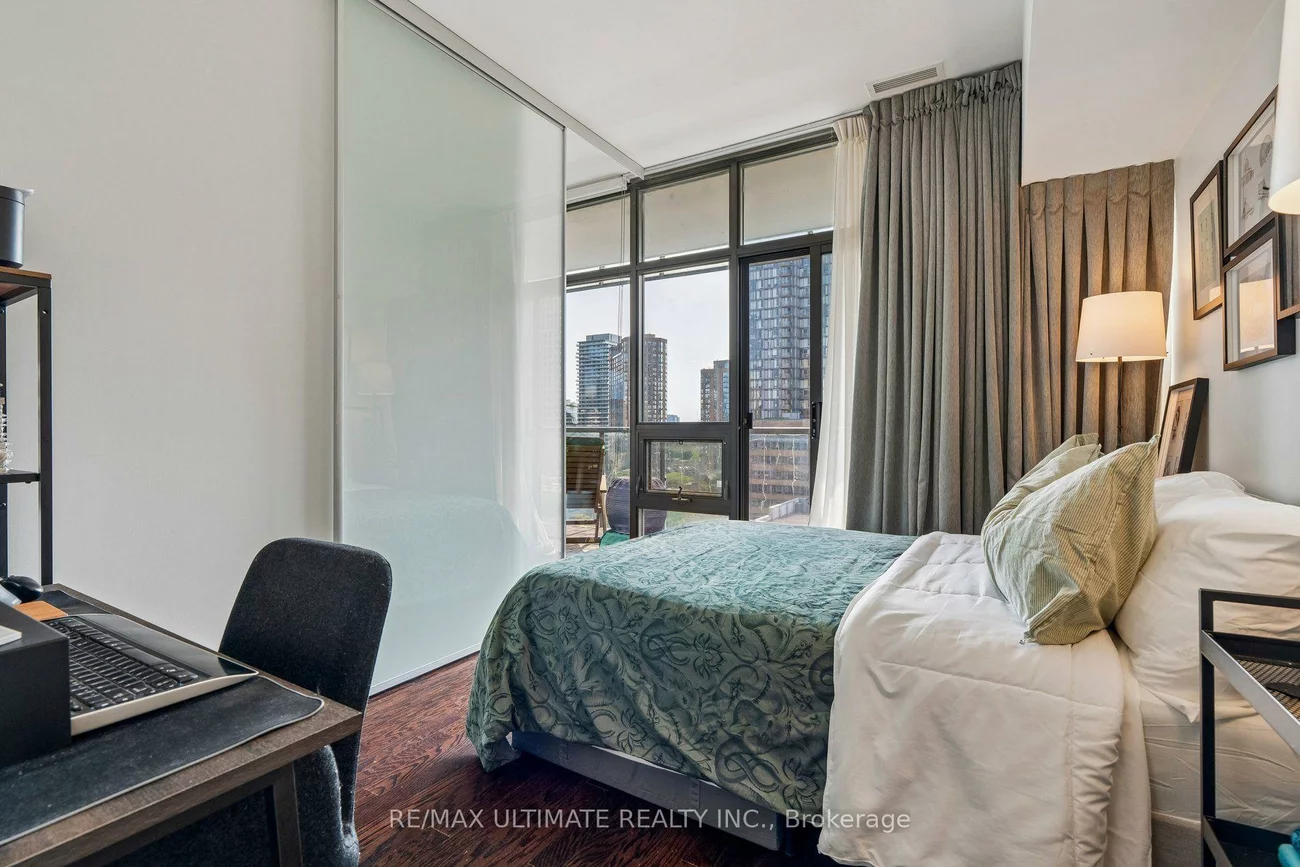 33, Charles, Church-Yonge Corridor, Toronto