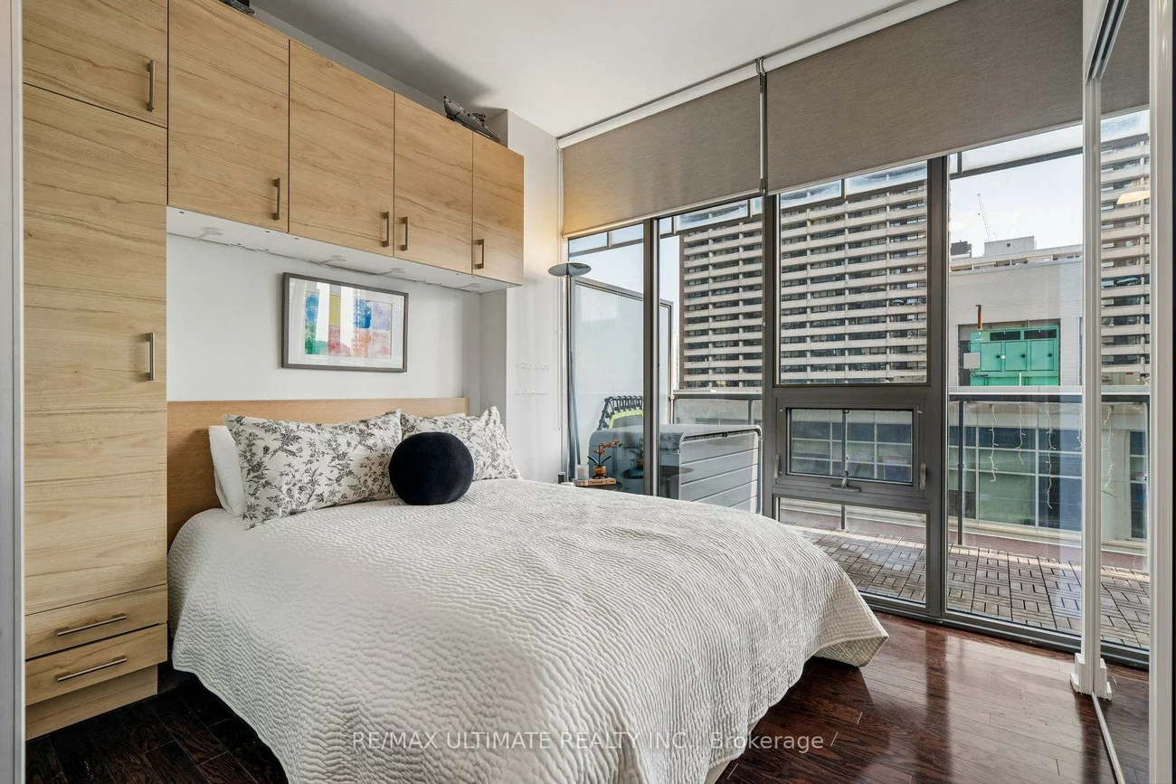 33, Charles, Church-Yonge Corridor, Toronto