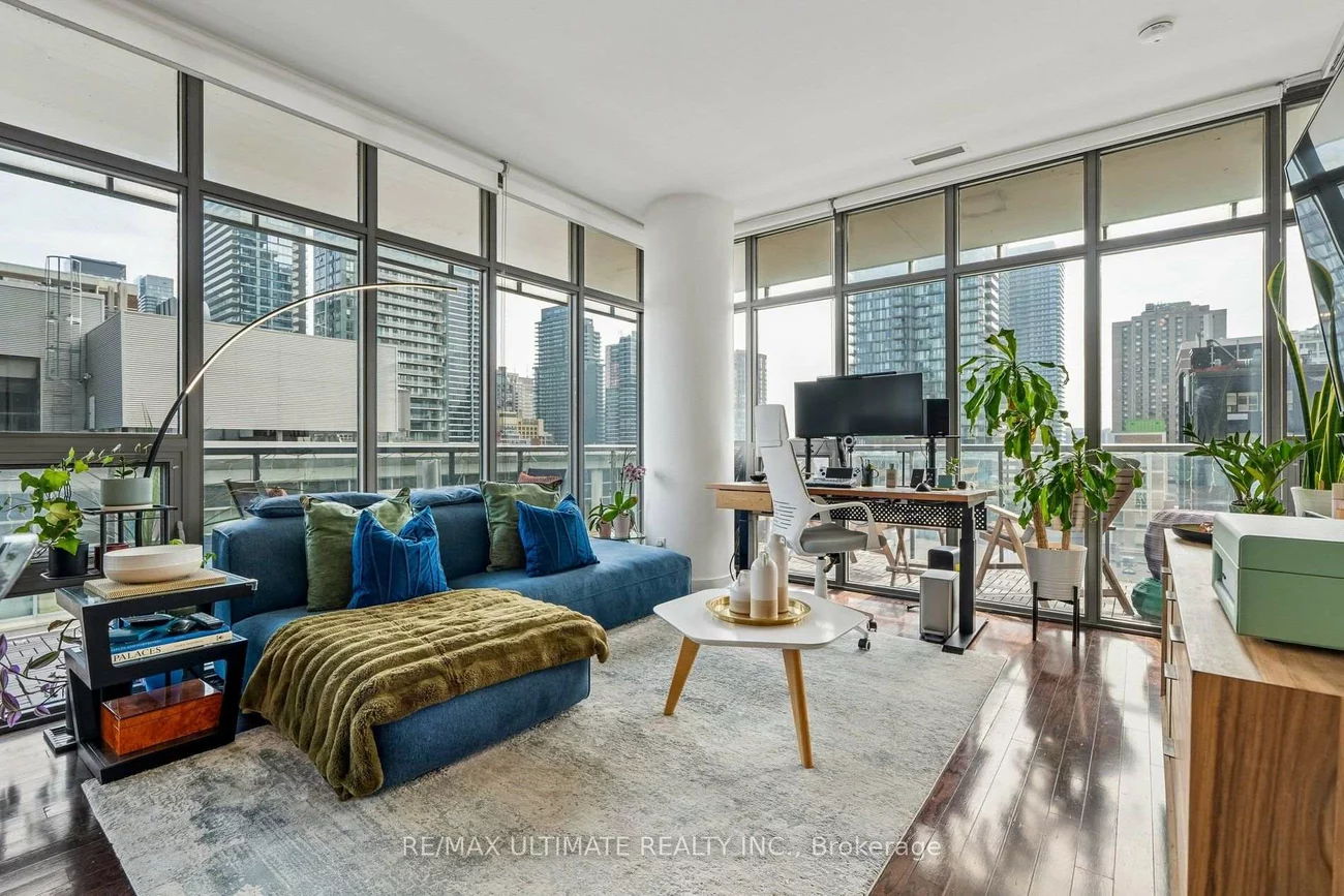 33, Charles, Church-Yonge Corridor, Toronto