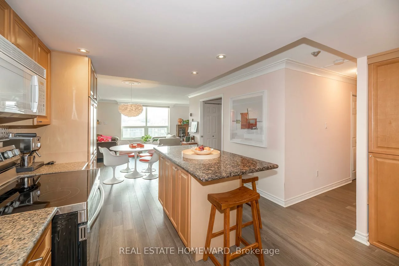 77, Maitland, Cabbagetown-South St. James Town, Toronto