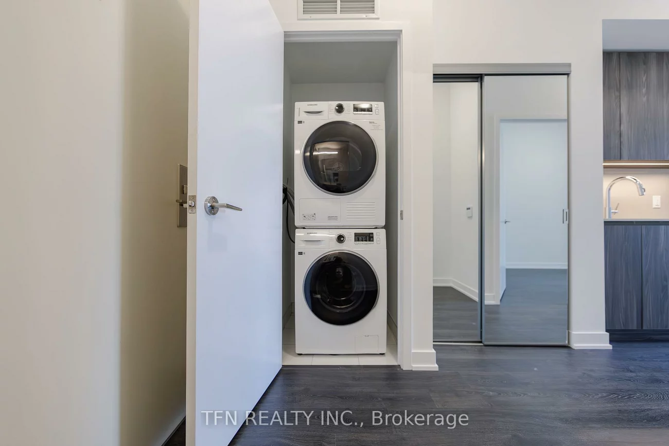 15, Richardson, Waterfront Communities C8, Toronto
