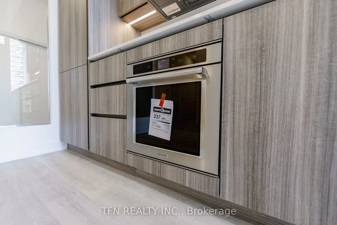 15, Richardson, Waterfront Communities C8, Toronto