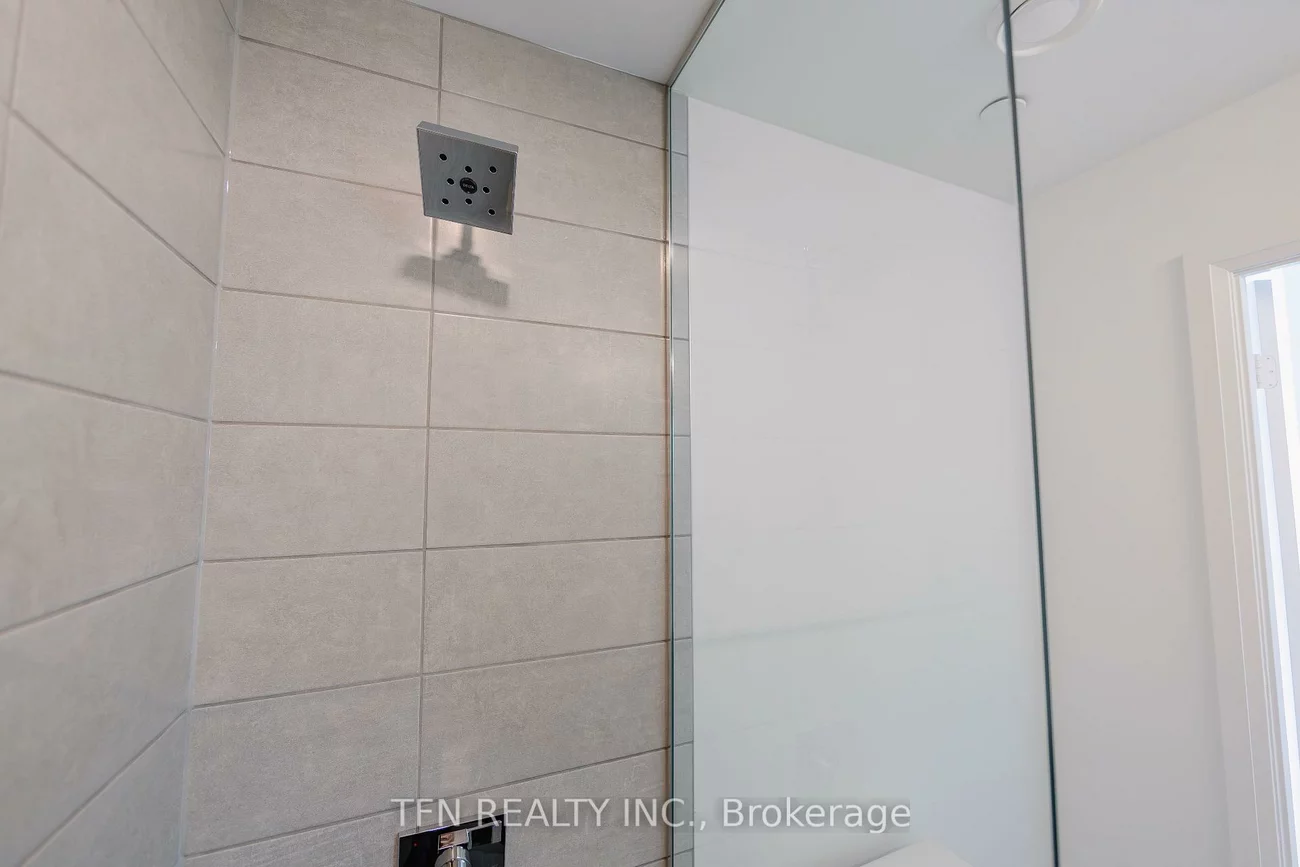 15, Richardson, Waterfront Communities C8, Toronto