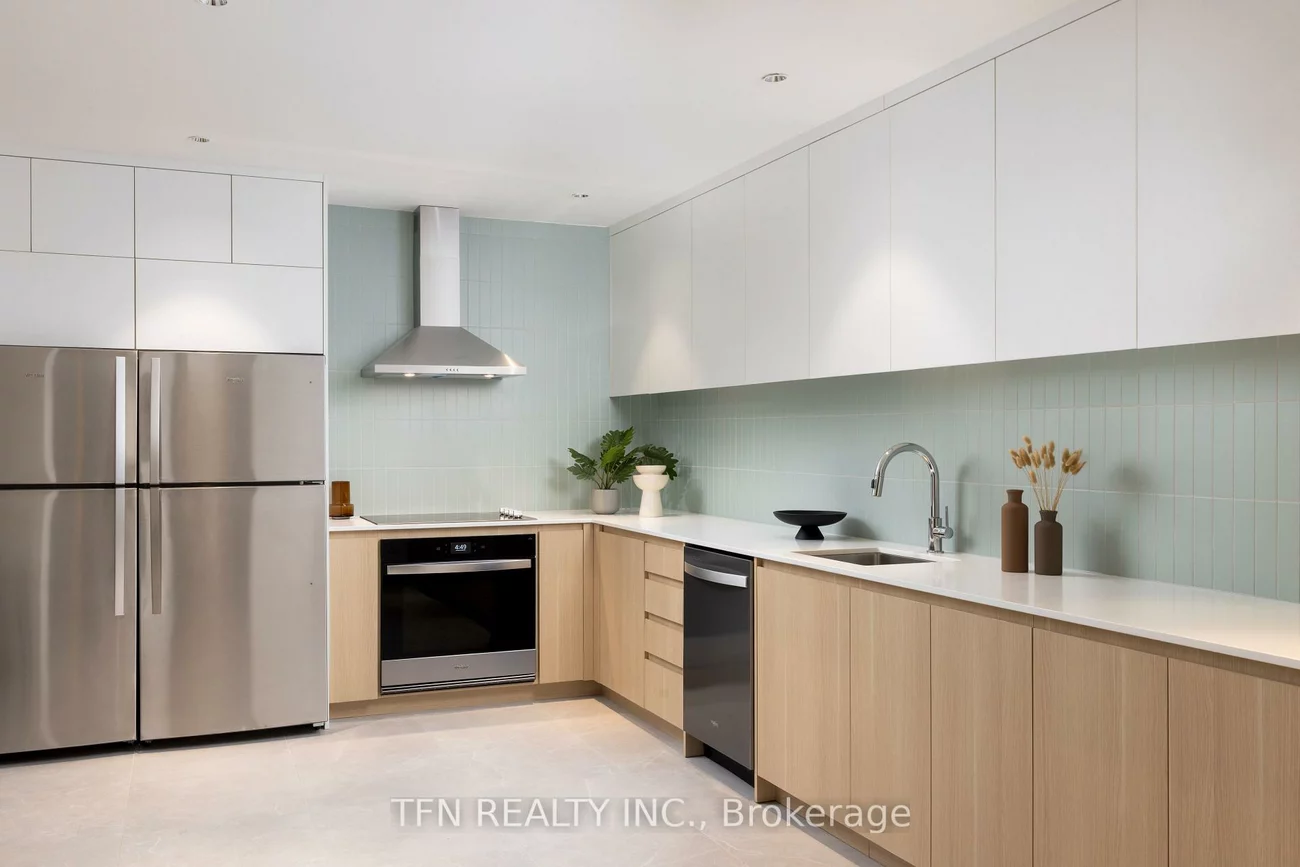 15, Richardson, Waterfront Communities C8, Toronto