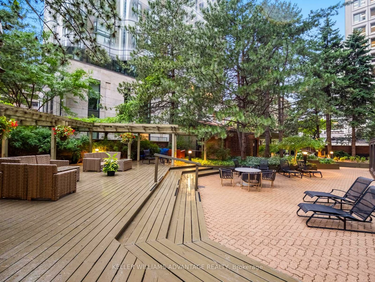 1166, Bay, Bay Street Corridor, Toronto