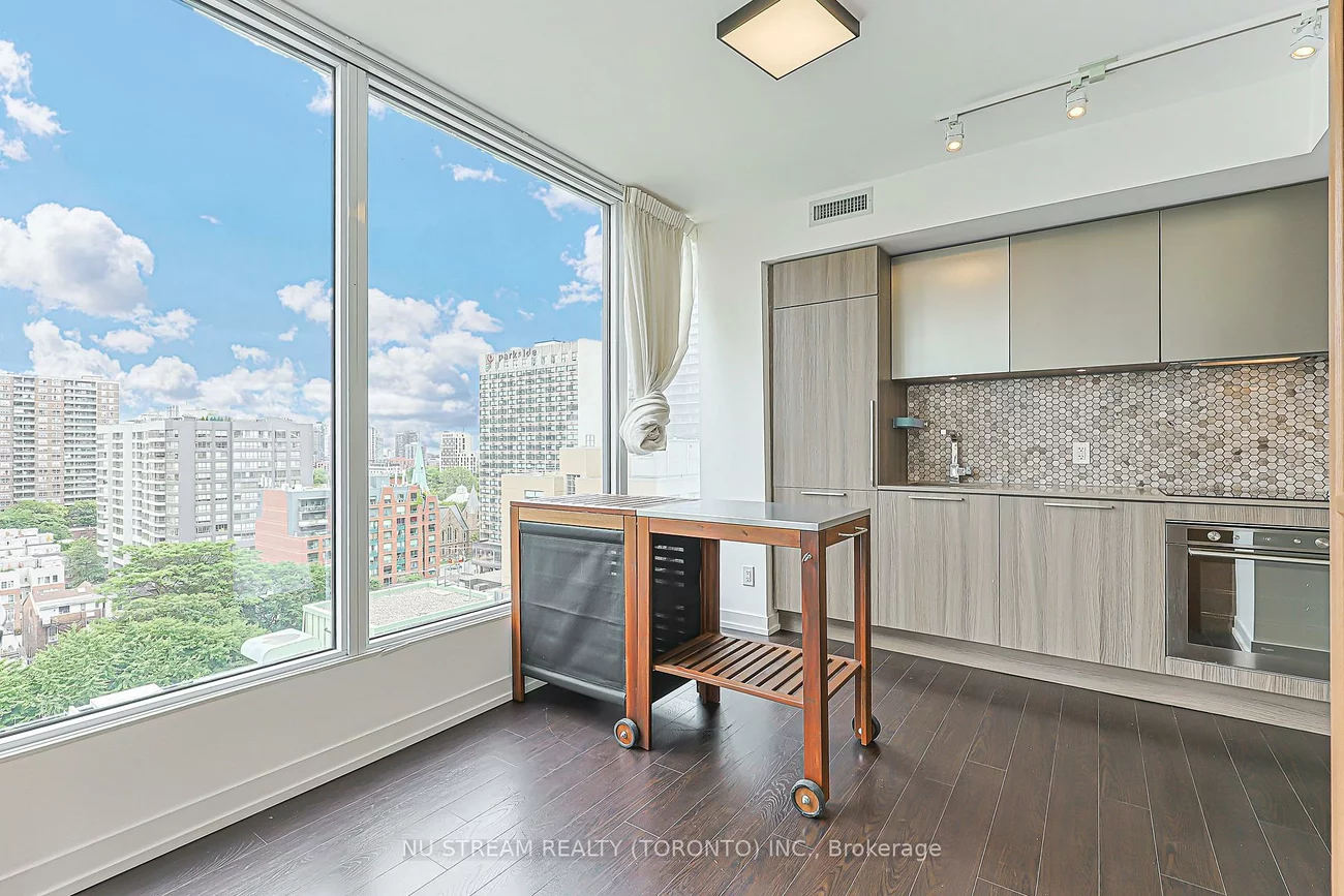 85, Wood, Church-Yonge Corridor, Toronto