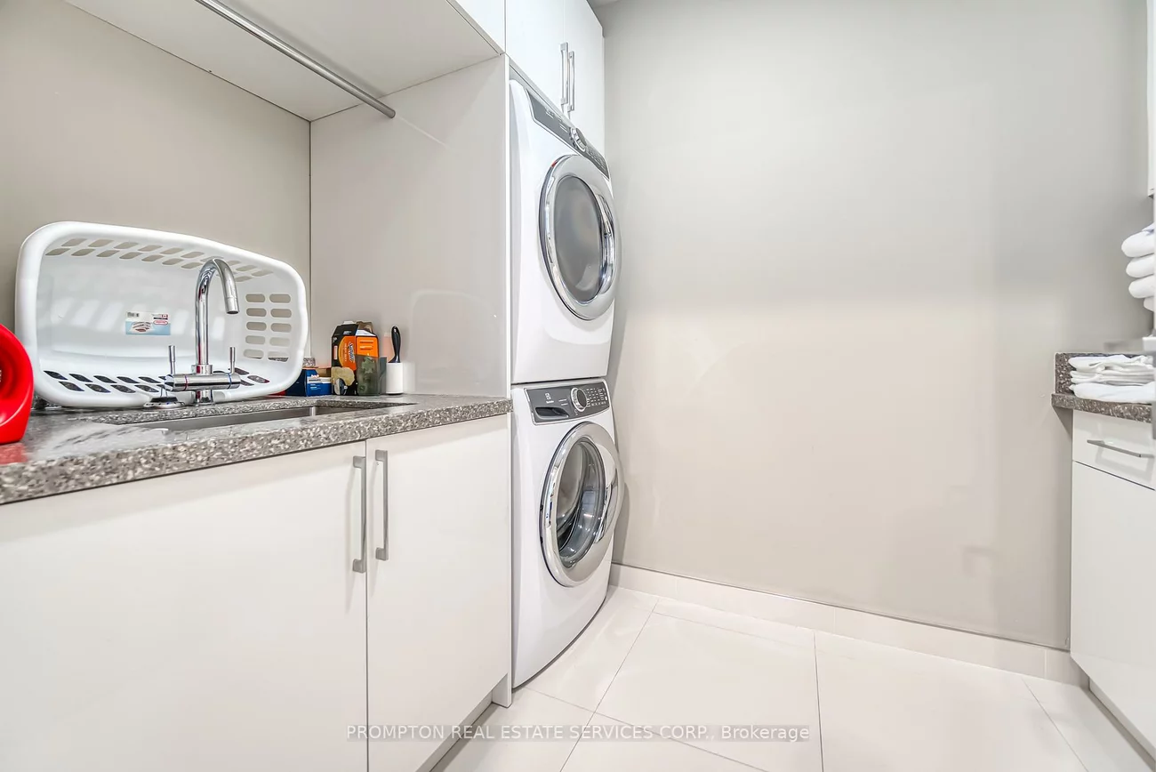 220, George, Moss Park, Toronto