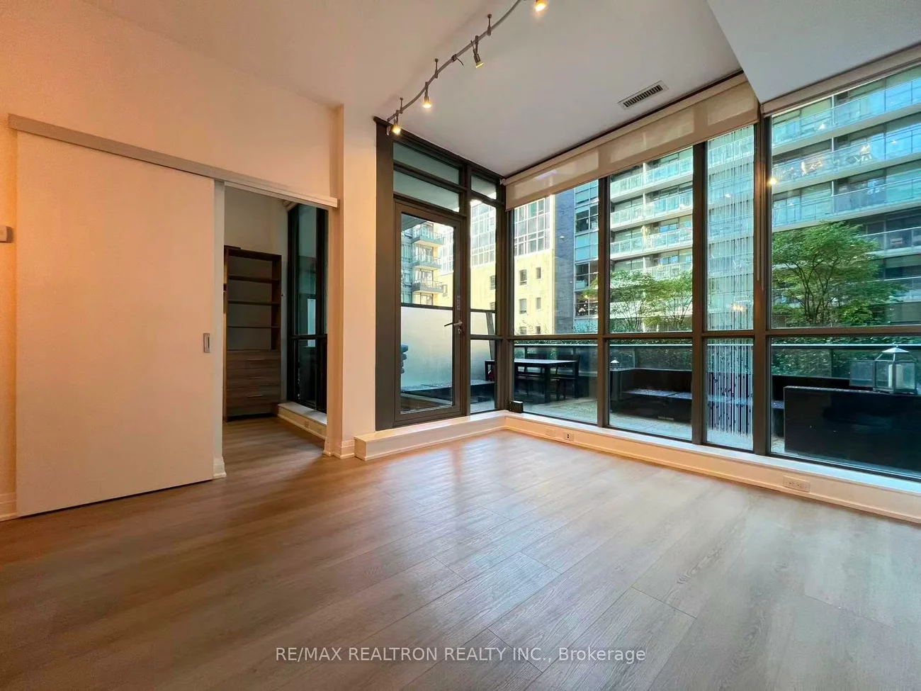 8, Charlotte, Waterfront Communities C1, Toronto