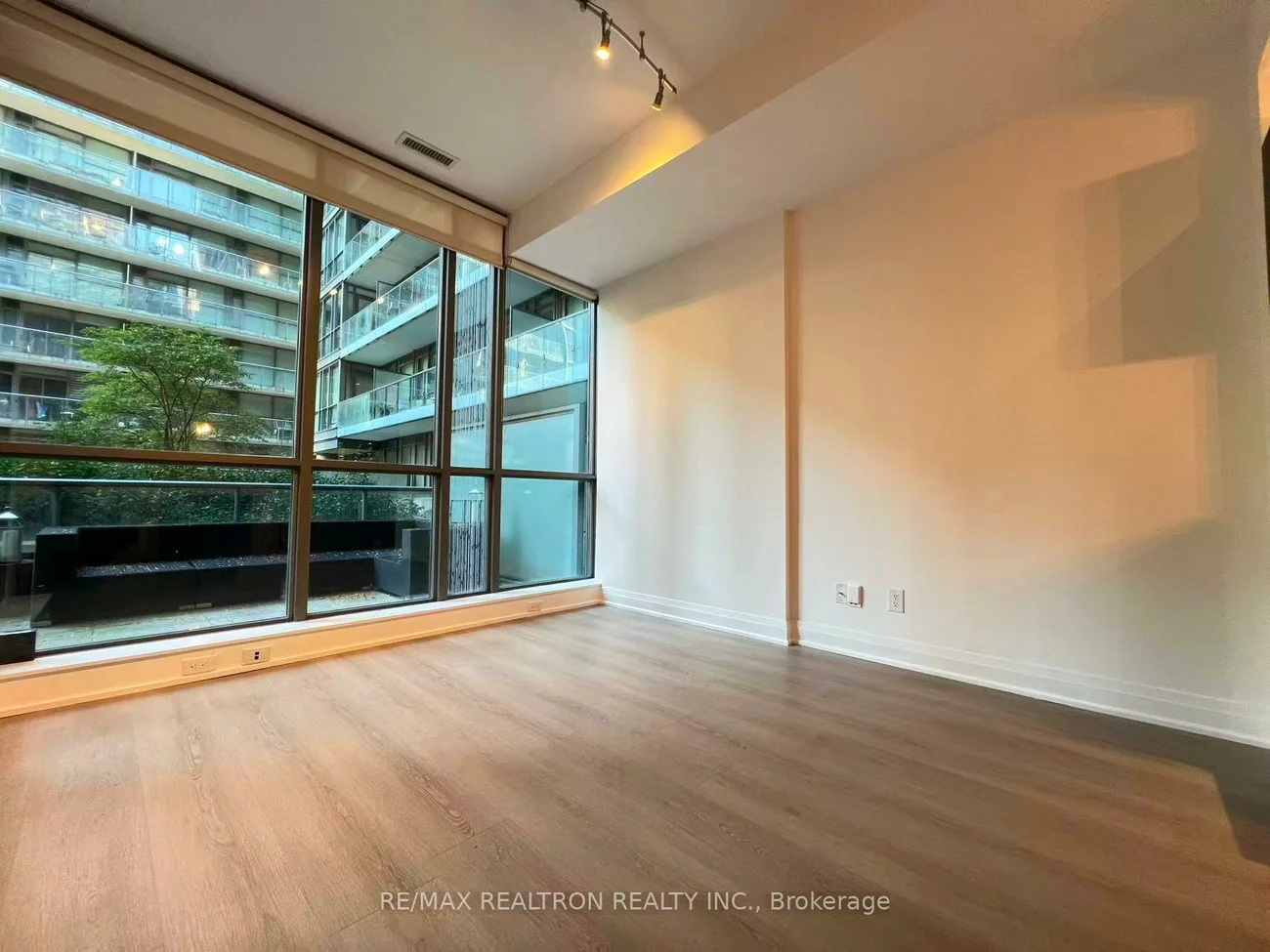 8, Charlotte, Waterfront Communities C1, Toronto