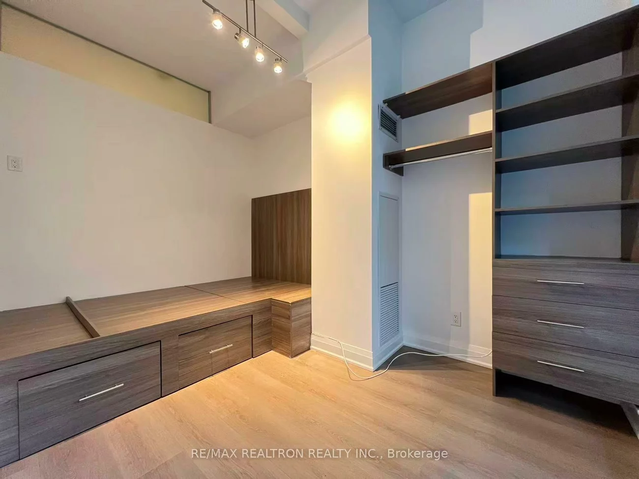 8, Charlotte, Waterfront Communities C1, Toronto