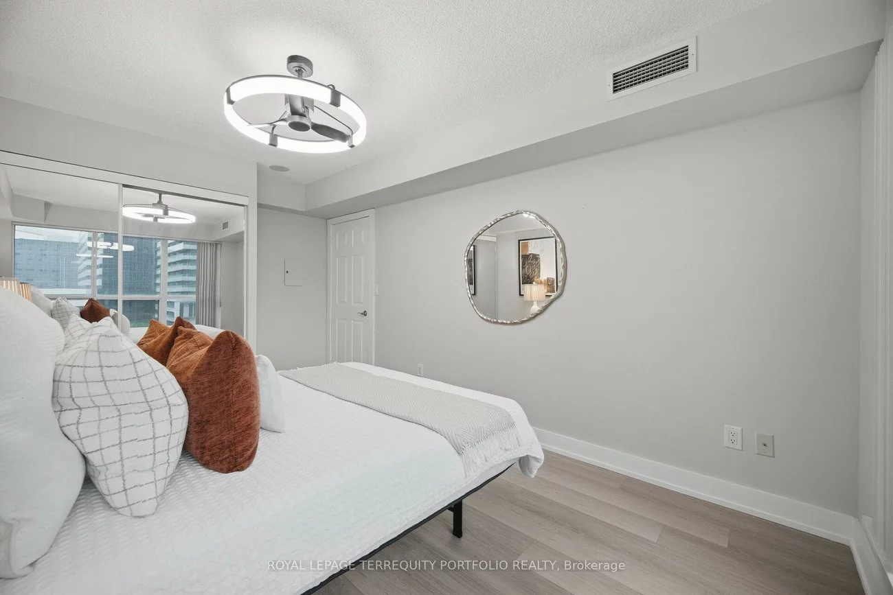 250, Wellington, Waterfront Communities C1, Toronto