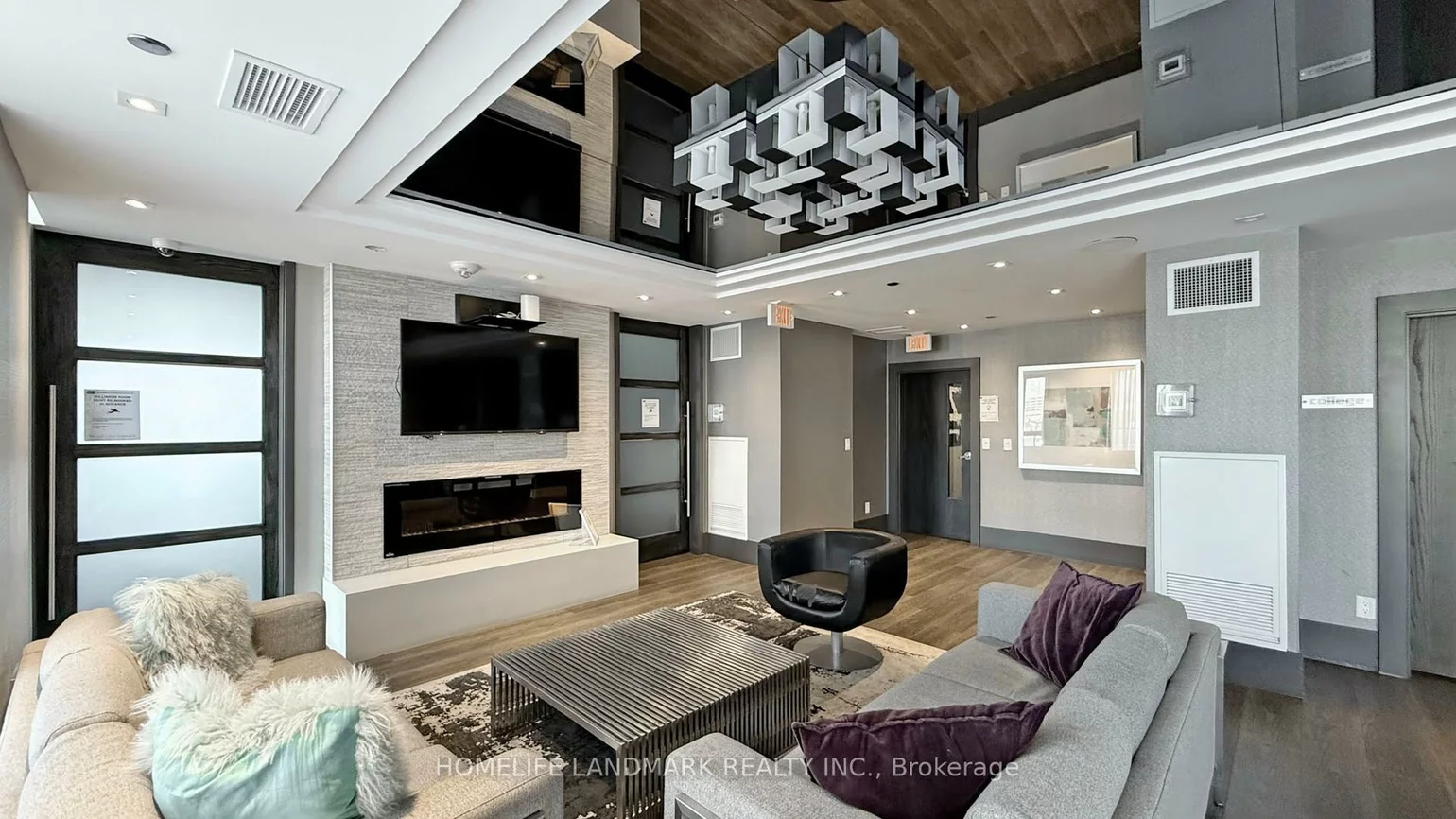 297, College, Kensington-Chinatown, Toronto