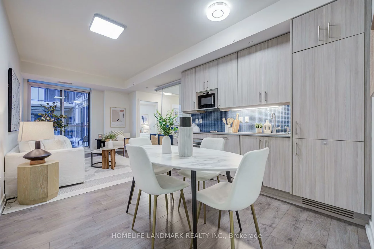 297, College, Kensington-Chinatown, Toronto