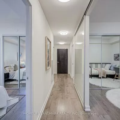 297, College, Kensington-Chinatown, Toronto