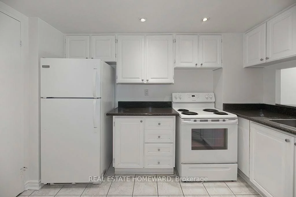 77, Maitland, Cabbagetown-South St. James Town, Toronto