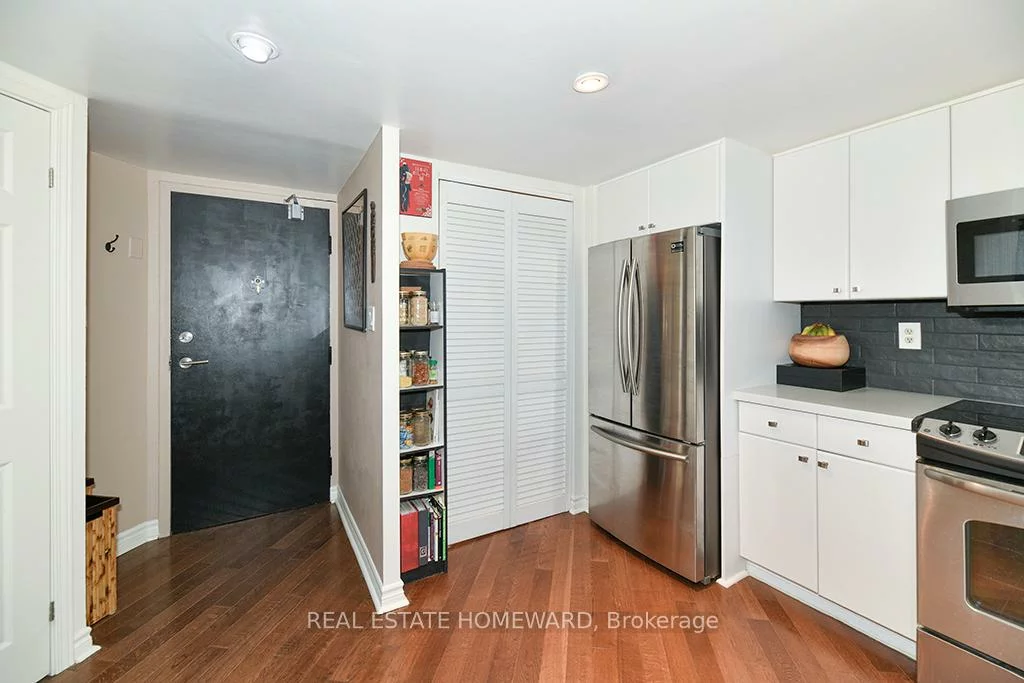 77, Maitland, Cabbagetown-South St. James Town, Toronto