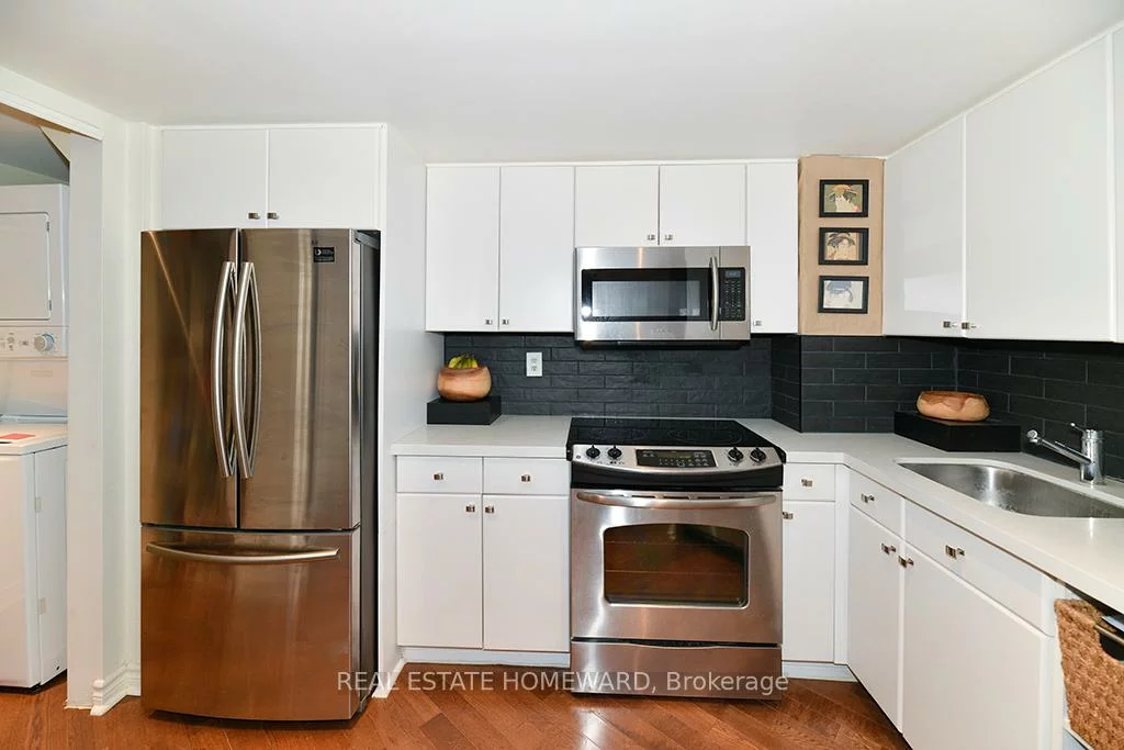 77, Maitland, Cabbagetown-South St. James Town, Toronto