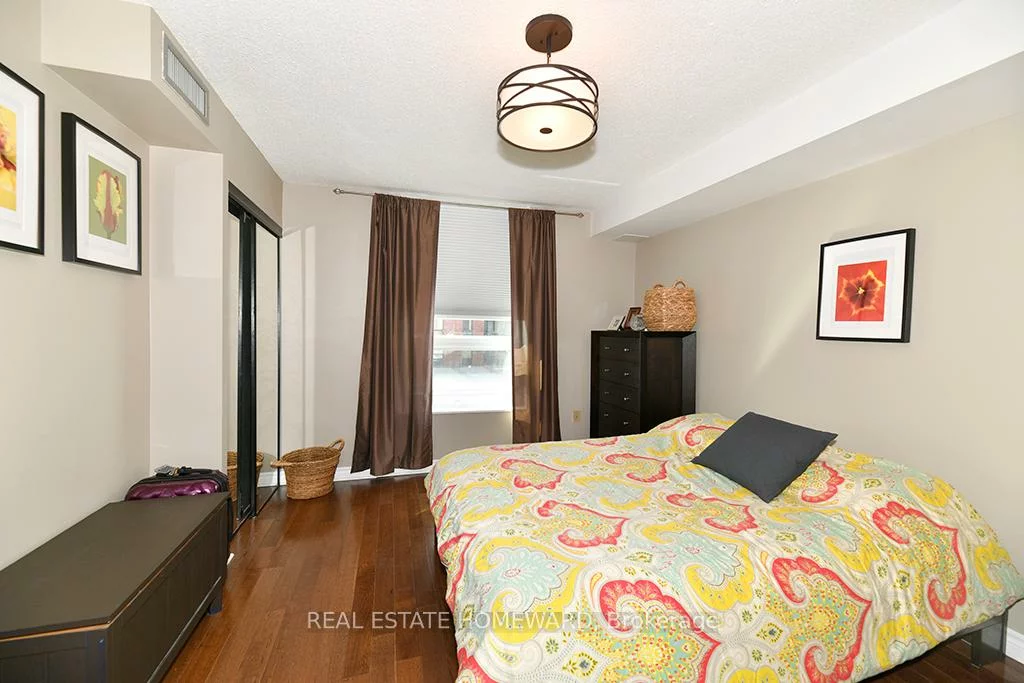 77, Maitland, Cabbagetown-South St. James Town, Toronto