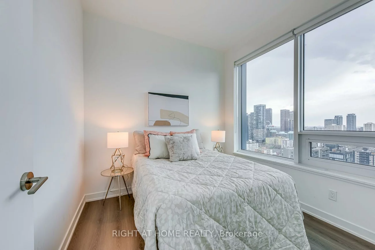 8, Wellesley, Bay Street Corridor, Toronto
