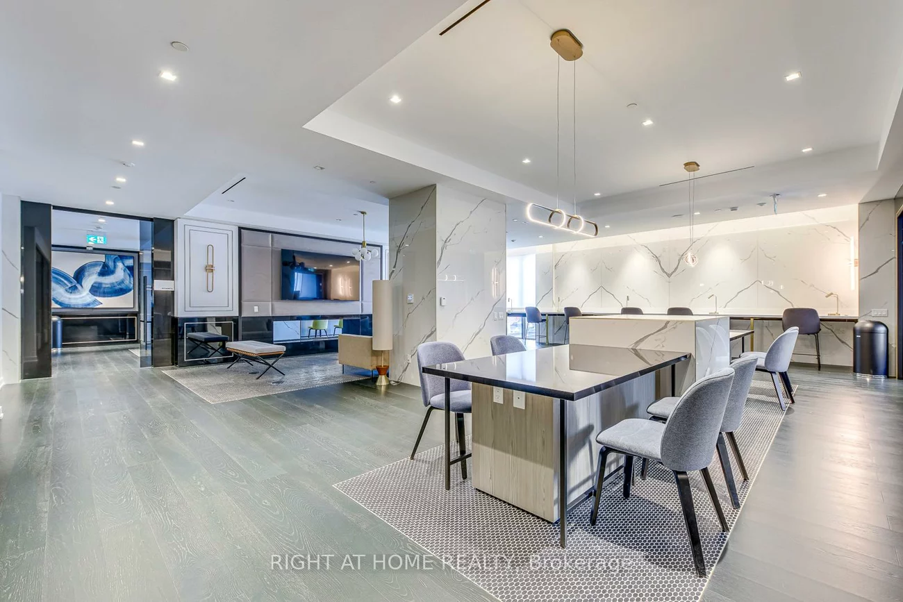 8, Wellesley, Bay Street Corridor, Toronto
