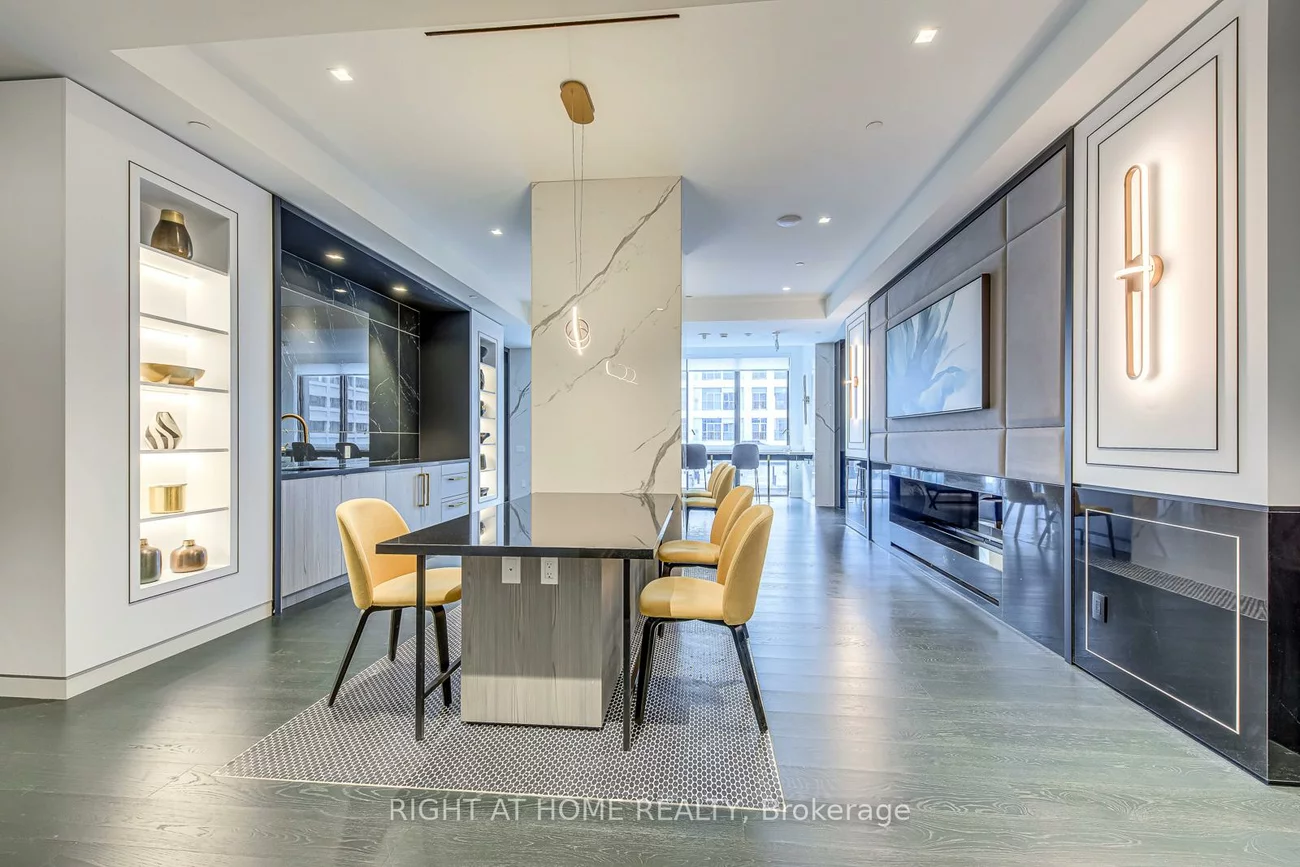 8, Wellesley, Bay Street Corridor, Toronto