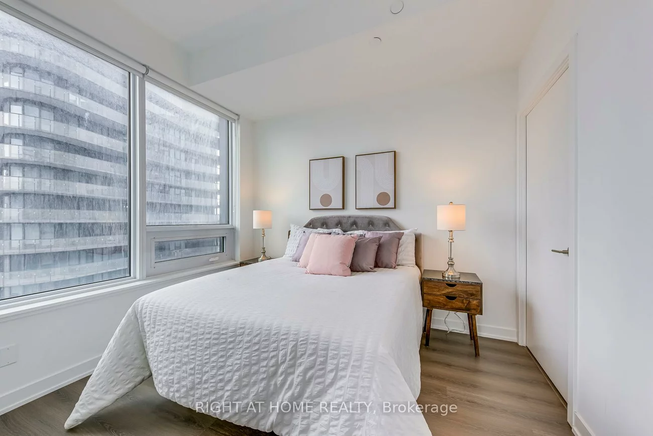 8, Wellesley, Bay Street Corridor, Toronto