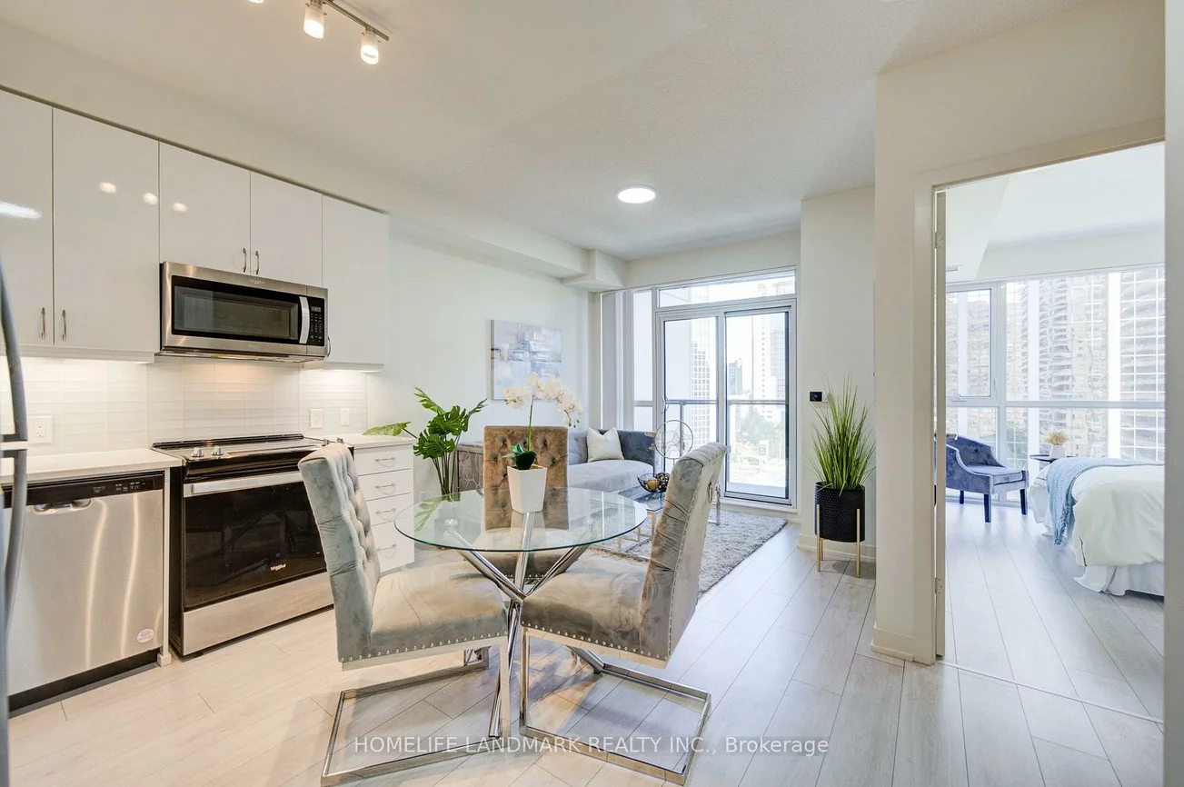 4955, yonge, Willowdale East, Toronto