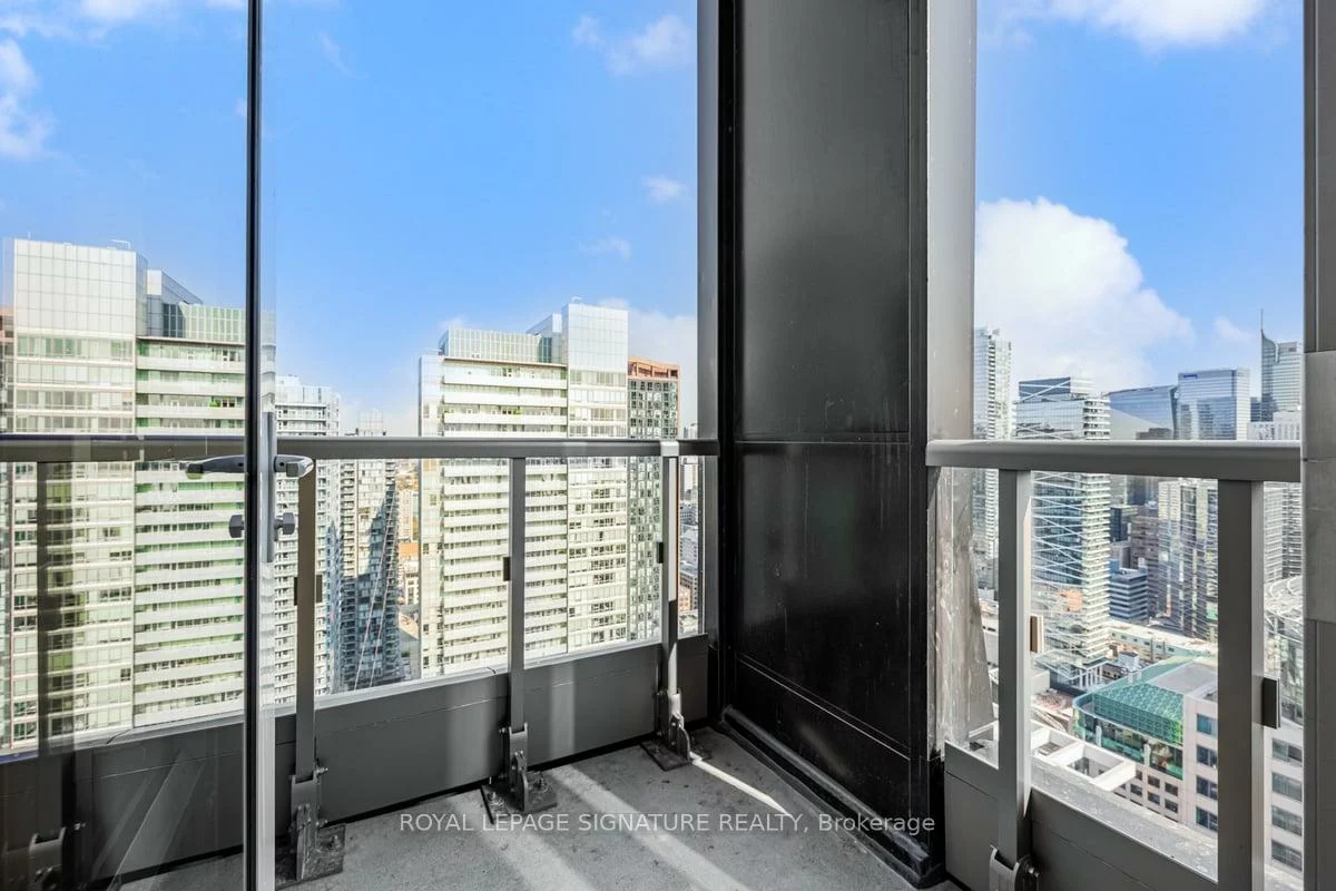 15, Mercer, Waterfront Communities C1, Toronto